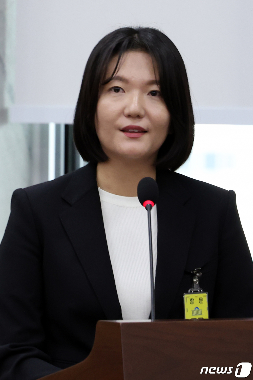 (서울=뉴스1) 황기선 기자 = 최수연 네이버 대표이사 사장이 26일 서울 여의도 국회에서 열린 정무위원회의 국가보훈부 등에 대한 종합국정감사에 증인으로 출석, 의원질의에 답하고 있다. 2023.10.26/뉴스1  Copyright ? 뉴스1. All rights reserved. 무단 전재 및 재배포,  AI학습 이용 금지.