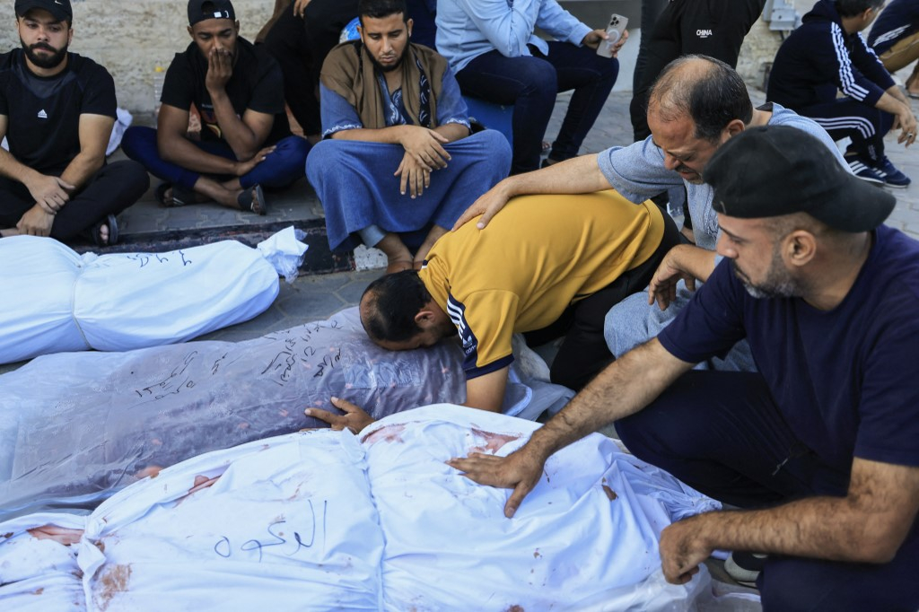 이스라엘과의 전쟁으로 희생된 팔레스타인 가자지구 주민들의 시신/AFPBBNews=뉴스1