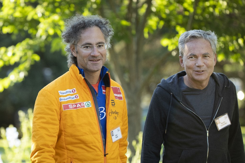 알렉스 카프 팔란티어 CEO(왼쪽)와 마틴 바르사브스키 오버처 라이프 창업자./AFPBBNews=뉴스1