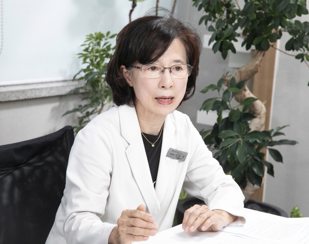 김소연 '김효철이상훈내과' 원장이 머니투데이와 만나 인터뷰를 진행하고 있다./사진제공='김효철이상훈내과'