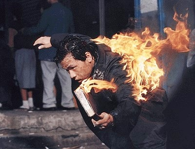 영화 <아름다운 청년 전태일> 포스터. 배우 홍경인이 전태일 역할을 맡았다.