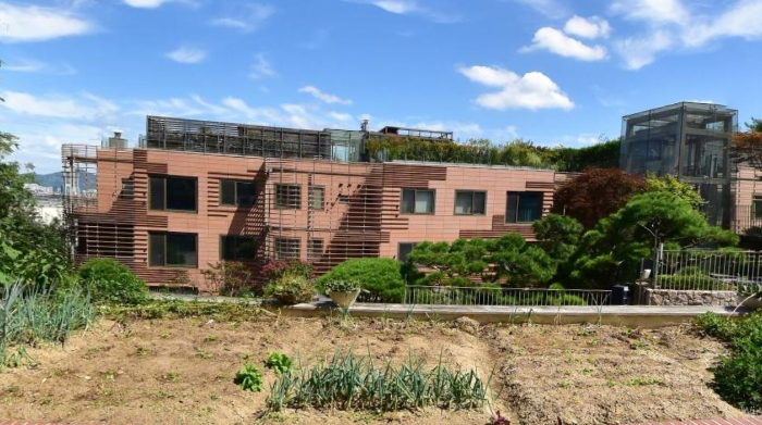 블랙핑크 제니가 50억원에 매입한 서울 용산구 한남동 한남라테라스. /사진=네이버로드뷰