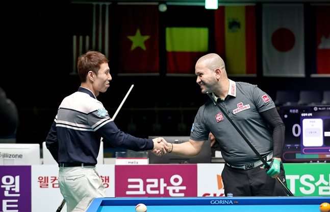 경기를 앞두고 선전을 다짐하는 최원준(왼쪽)과 위마즈. /사진=PBA 투어