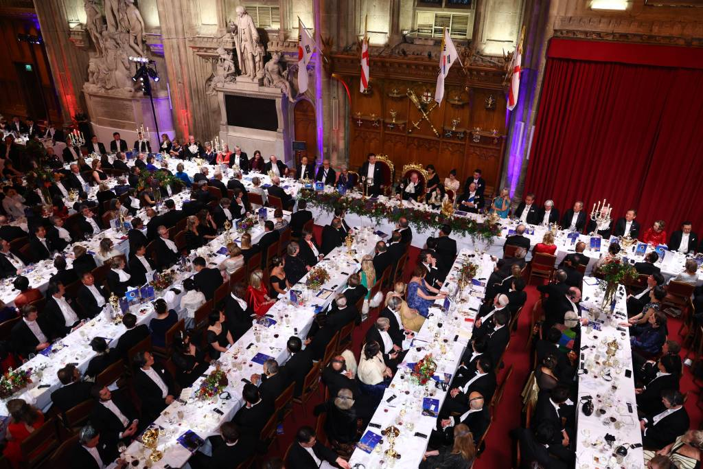 [런던=뉴시스] 전신 기자 = 영국을 국빈 방문 중인 윤석열 대통령이 22일(현지시간) 런던 길드홀에서 열린 런던금융특구 시장 주최 만찬에서 답사하고 있다. 2023.11.23.