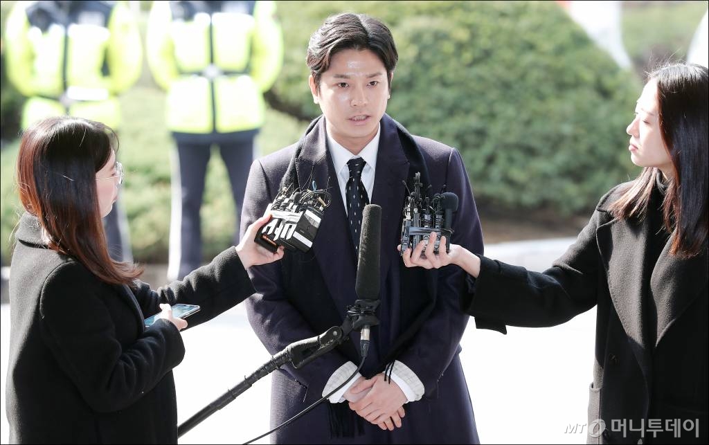  '버닝썬 게이트'를 촉발시킨 폭행 피해자 김상교씨(29)가 19일 오전 서울 종로구 지방경찰청에서 피고소인 신분으로 조사를 받기 위해 출석하고 있다. /사진=김창현 기자 chmt@