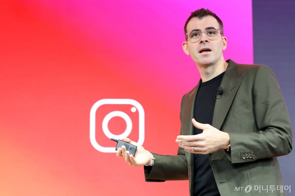 아담 모세리 인스타그램 대표가 11일 오전 서울 강남구 페이스북코리아에서 열린 인스타그램 기자간담회에서 인사말을 하고 있다. /사진=이기범 기자 leekb@