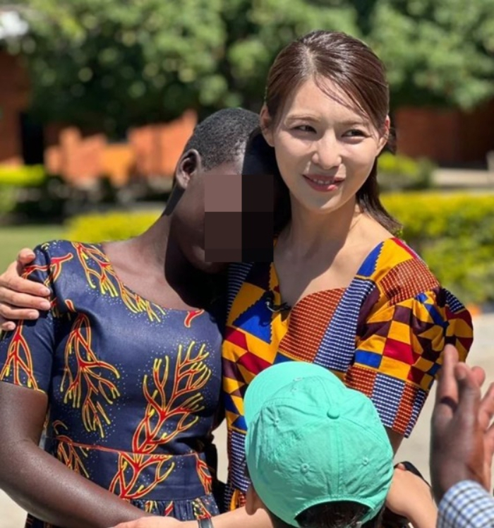 왼쪽부터 김정화가 오랫동안 후원한 아프리카 소녀 아그네스와 김정화. /사진=김정화 남편 유은성 인스타그램 