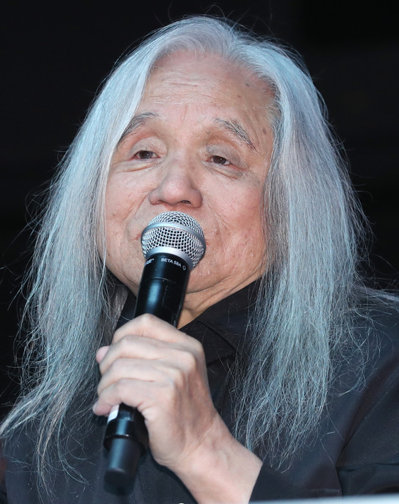 한국 록의 대부 신중현.  