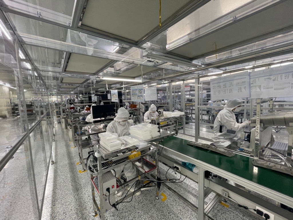 탑런토탈솔루션 베트남 공장 내 BLU제조 공정 전경./사진=탑런토탈솔루션