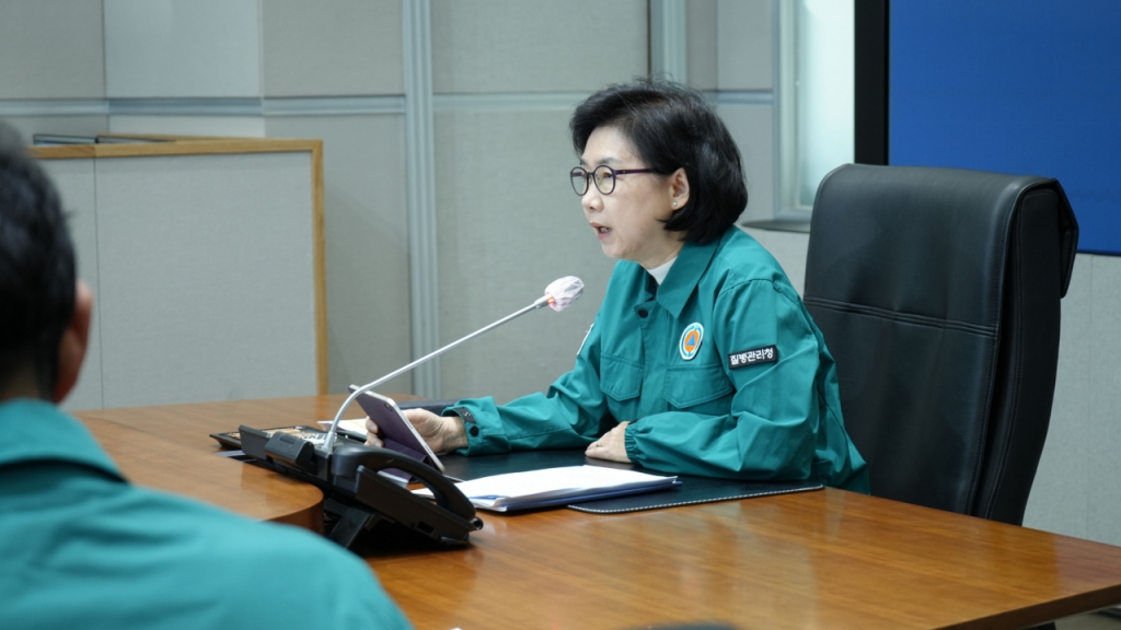 지영미 질병관리청이 8일 국내 호흡기감염병 유행에 따른 대응과 신종감염병 대유행에 대비한 시행 계획을 논의하는 코로나19 중앙사고수습본부 회의를 주재하며 발언하고 있다./사진=질병관리청