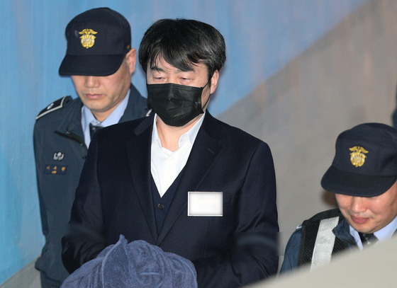 = 이석기 옛 통합진보당 전 의원이 27일 오후 서울 서초구 서울고등법원에서 열린 사기 등 항소심 1회 공판에 출석하고 있다. 2017.11.27/뉴스1  