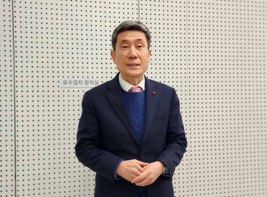  이강덕 포항시장은 바이오헬스 기업 유치 시 스타트업 공간 우선 입주 혜택 등을 부여하겠닥 밝혔다. 그와 만난 체인지업 그라운드 역시 스타트업을 육성하기 위해 지은 신축 건물이다. /사진=정심교 기자