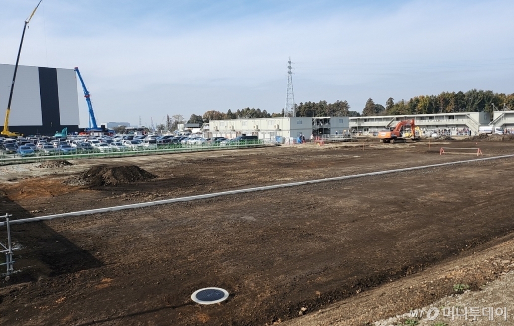 7일 일본 구마모토현 기쿠치쿤 기쿠요정 JASM 공장 부지 건설 모습. 외관 공사가 끝나고 주차장, 휴식공간 등 부대 시설 공사 중이다. / 사진 = 오진영 기자