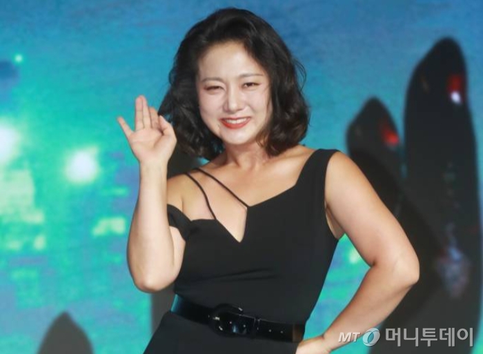 코미디언 박나래가 8일 오전 서울 마포구 호텔 나루에서 진행된 넷플릭스 새 예능 '좀비버스' 제작발표회에 참석해 포즈를 취하고 있다. 어느 날 갑자기 좀비 세계로 변해버린 서울 일대에서 퀘스트를 수행하며 살아남아야 하는 좀비 유니버스 예능 '좀비버스'는 8일 공개된다. /2023.08.08 /사진=이동훈