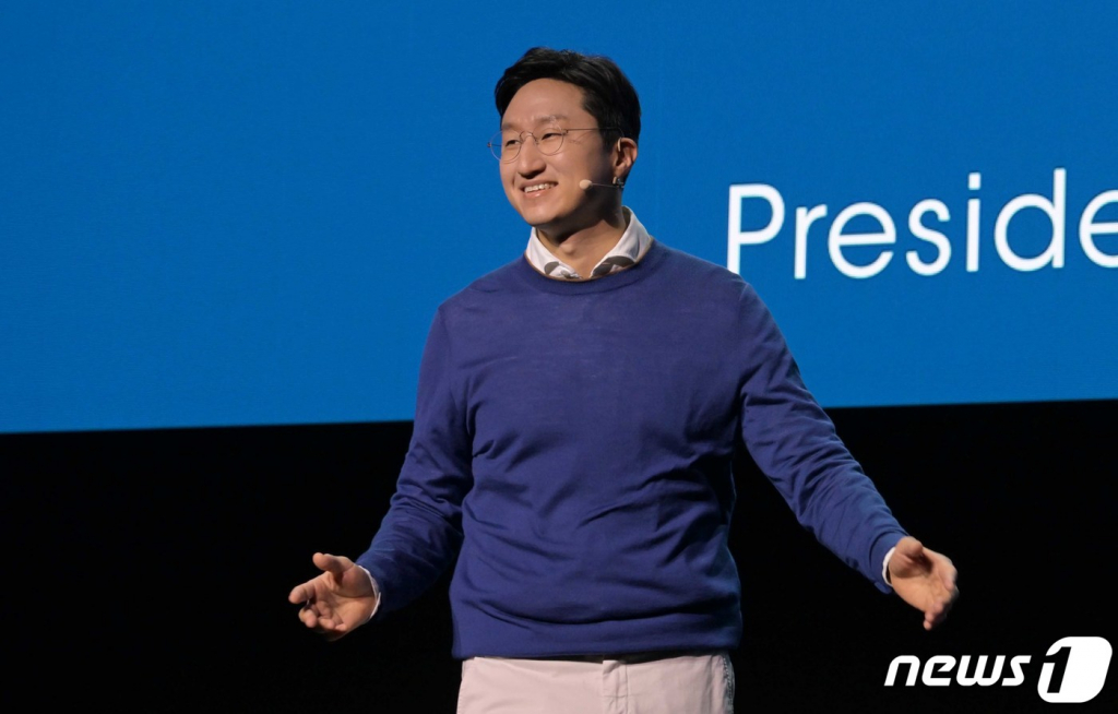 (라스베이거스(미국)=뉴스1) 임세영 기자 = 세계 최대 가전·정보기술(IT) 전시회 CES 2023 개막을 하루 앞둔 4일(현지시간) 미국 네바다주 라스베이거스 만달레이베이 컨벤션센터에서 열린 HD현대 프레스 콘퍼런스에서 정기선 사장이 기조연설 하고 있다. (공동취재) 2023.1.5/뉴스1 Copyright © 뉴스1. All rights reserved. 무단 전재 및 재배포 금지.