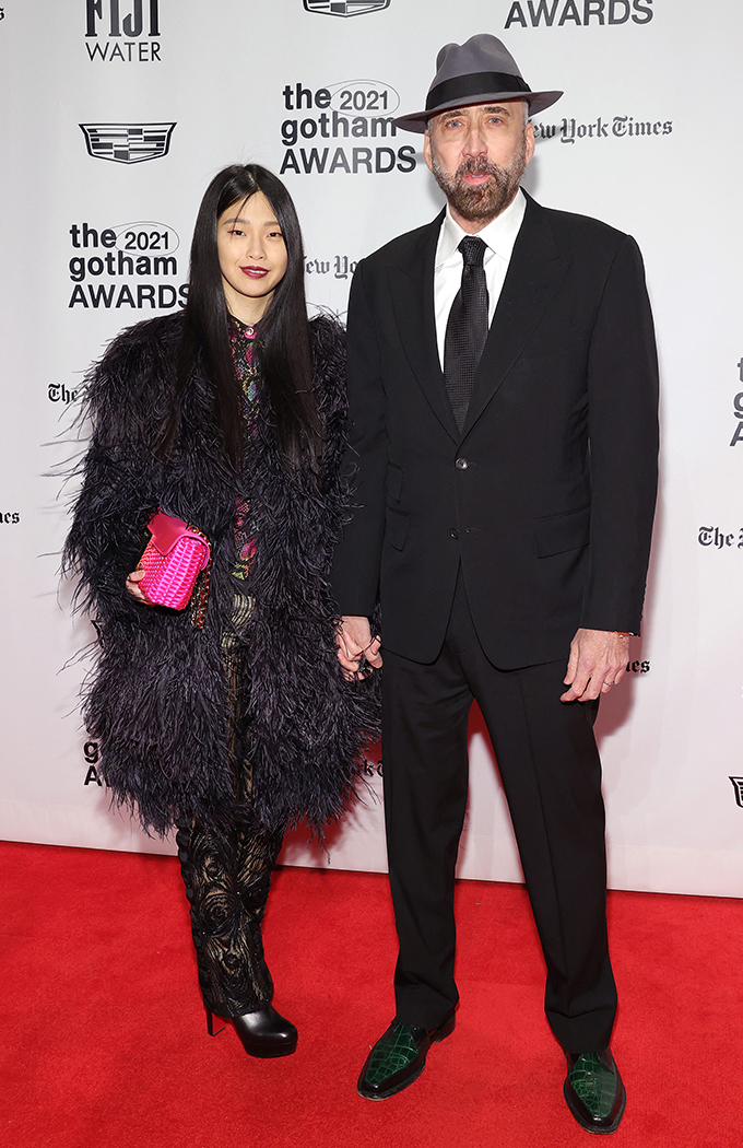 2021년 11월 미국 뉴욕에서 열린 '2021 고담 어워즈'에 참석한 할리우드 배우 니콜라스 케이지(오른쪽)와 그의 아내 시바타 리코(왼쪽)./AFPBBNews=뉴스1
