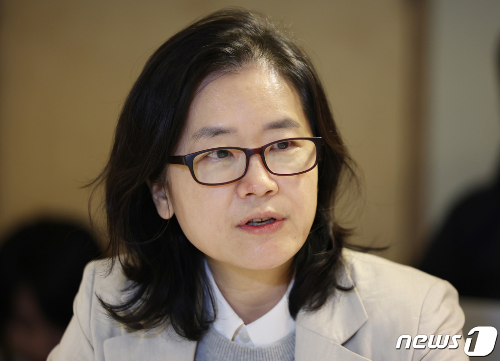 (서울=뉴스1) 김민지 기자 = 김한숙 보건복지부 보건의료정책과장이 10일 오후 서울 중구 컨퍼런스하우스 달개비에서 열린 제24차 의료현안협의체 회의에서 모두 발언을 하고 있다. 2024.1.10/뉴스1  Copyright © 뉴스1. All rights reserved. 무단 전재 및 재배포,  AI학습 이용 금지.