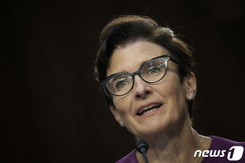 (워싱턴 AFP=뉴스1) 강민경 기자 = 제인 프레이저 씨티그룹 최고경영자가 지난해 9월22일 워싱턴DC 연방의회 의사당에서 열린 상원 은행위원회 청문회에 출석해 의원들의 질문에 답하고 있다. ⓒ AFP=뉴스1 Copyright © 뉴스1. All rights reserved. 무단 전재 및 재배포 금지.