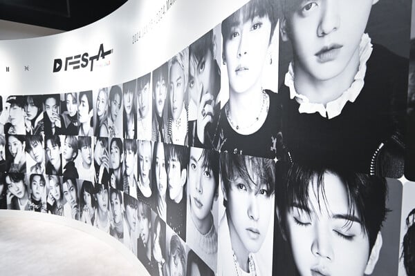 입구에서맞이하는 69인의 아티스트