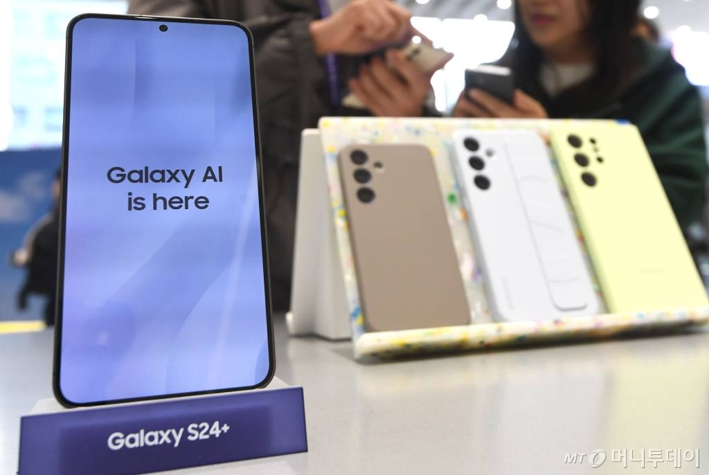 삼성전자가 미국에서 '갤럭시 언팩 2024'을 열고  최초의 AI 폰인 갤럭시 S24 시리즈를 공개했다. /사진=뉴시스 /사진=머니S 장동규 기자