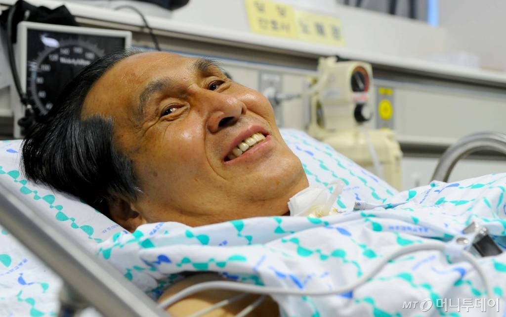  석해균 삼호 주얼리호 선장이 해적에게 총격을 당하고 국내로 이송된 지 한 달째. 수원 아주대병원에서 스스로 호흡을 하며 의식을 완전히 회복한 모습. /사진=머니투데이DB