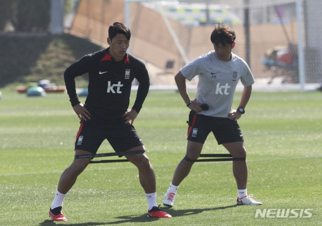 황희찬(왼쪽). /사진제공=뉴시스