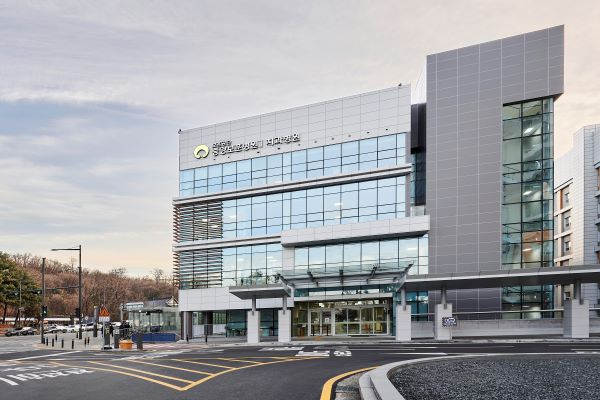 중앙보훈병원이 새로 지은 치과병원 외관. /사진=한국보훈복지의료공단