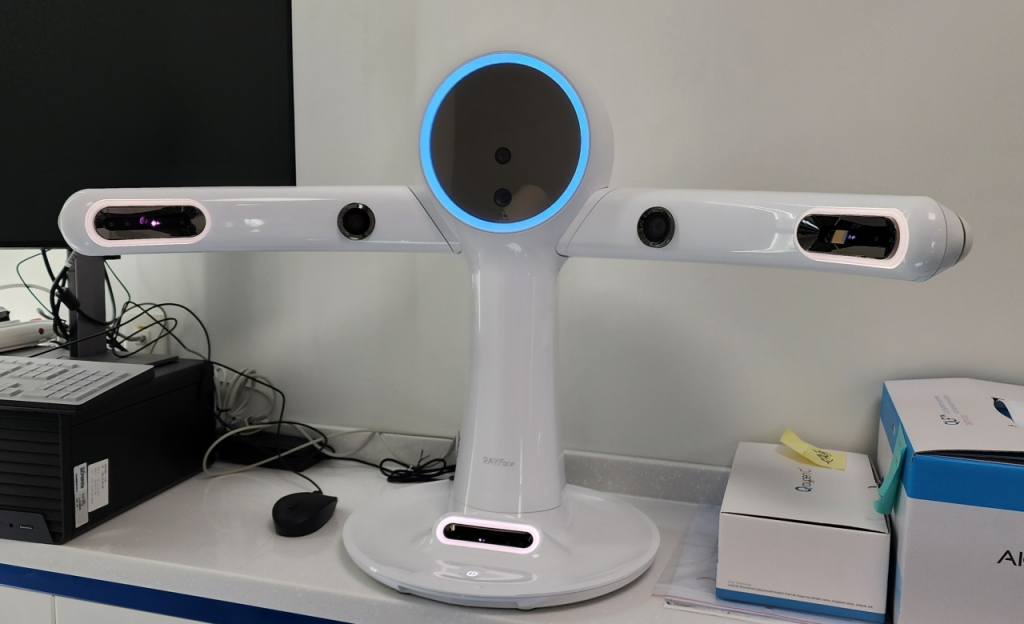 이곳이 구비한 최신식 안면 스캐너. 환자의 임플란트 식립 전후 안면 윤곽을 파악히는 데 도움 된다. /사진=정심교 기자 