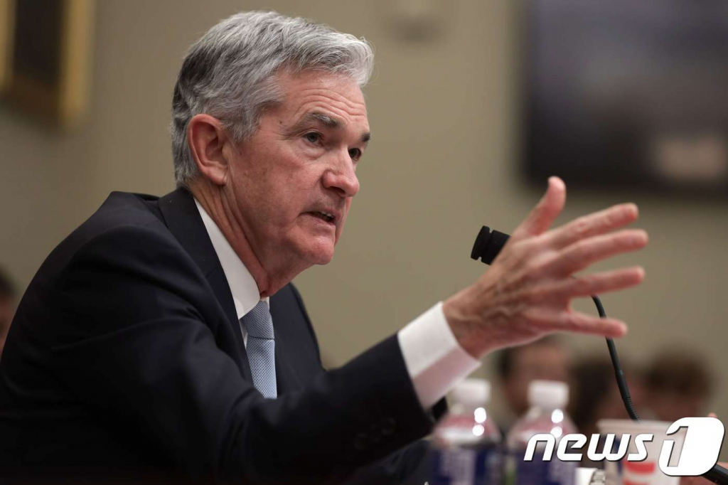 (워싱턴 AFP=뉴스1) 우동명 기자 = 제롬 파월 연방준비제도(Fed) 의장이 14일(현지시간) 워싱턴 하원 예산위원회에 출석해 발언을 하고 있다. 파월 의장은 이날 "오늘날 미국 경제는 스타 경제이다. 경기 침체의 확률이 높아졌다고 생각할 이유가 없다"며 미국 경제에 대한 낙관론을 거듭 피력했다. © AFP=뉴스1