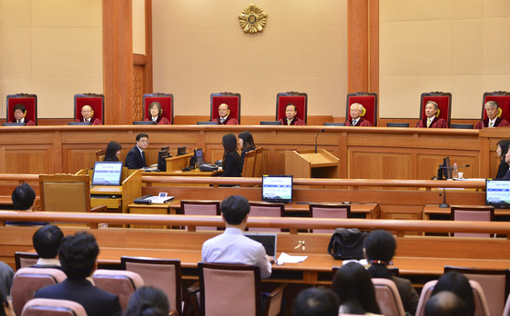 지난 2016년 정신보건법 제24조 1항 등 위헌제청 공개변론에 참석한 헌법재판관들. /사진=뉴스1