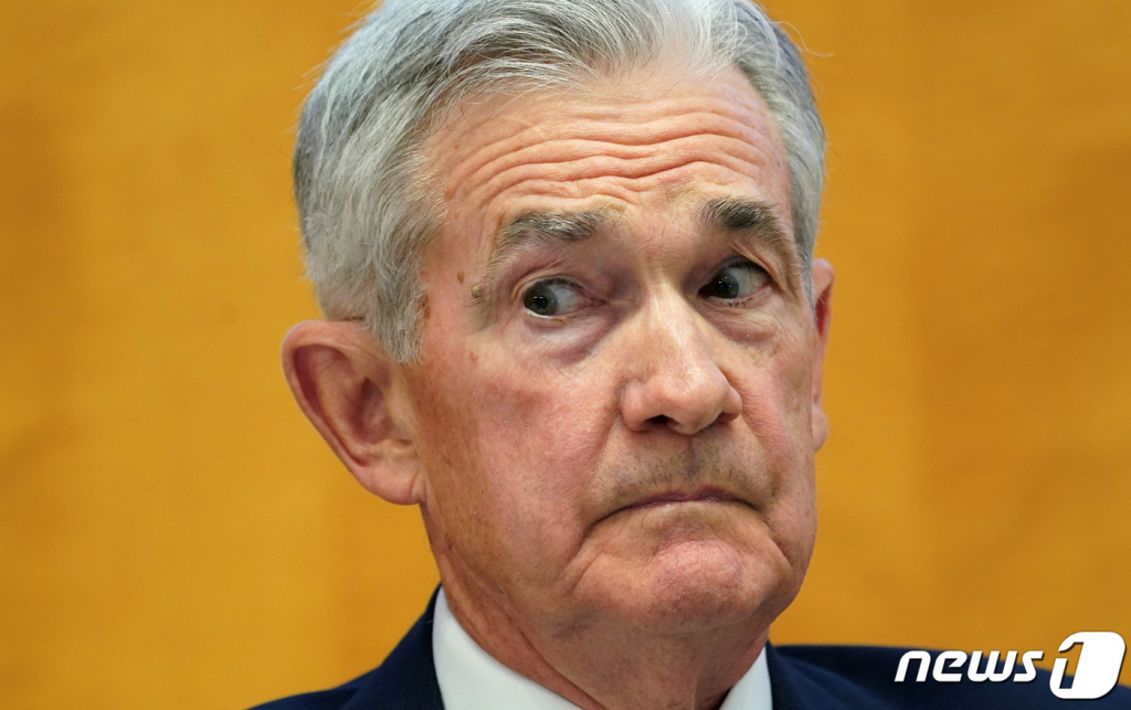 (워싱턴 로이터=뉴스1) 우동명 기자 = 제롬 파월 미국 연방준비제도(Fed) 의장이 9일(현지시간) 워싱턴에서 열린 IMF 콘퍼런스에 참석해 “인플레이션의 진전에는 만족하지만 정책 목표인 2%로 지속 가능하게 낮추려면 갈 길이 멀었다”고 밝히고 있다. 2023.11.10 ⓒ 로이터=뉴스1 Copyright © 뉴스1. All rights reserved. 무단 전재 및 재배포, AI학습 이용 금지.