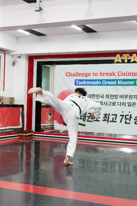 형배씨의 발차기. 빠른 속도가 주특기다./사진=김형배씨 제공