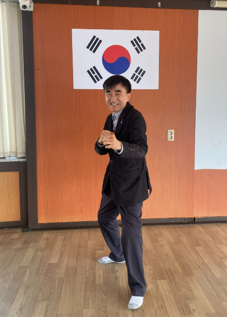 태권도 자세를 취한 채 환히 웃어보였던 형배씨. 넉넉한 표정과 묵직하게 울리는 기합이, 묘하게 어우러져 좋은 기운이 전해져왔다./사진=태권도 파란띠까지 하고 그만둔 남형도 기자