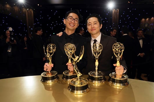 왼쪽부터 이성진 감독, 스티븐 연