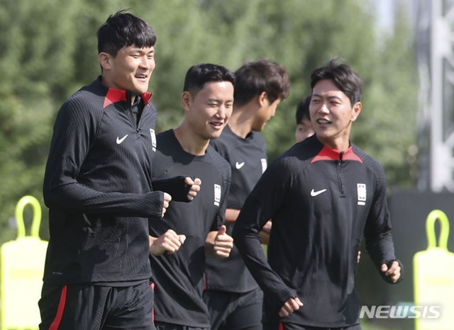 대한민국 수비진. 왼쪽부터 김민재, 김영권, 정승현. /사진=뉴시스 제공