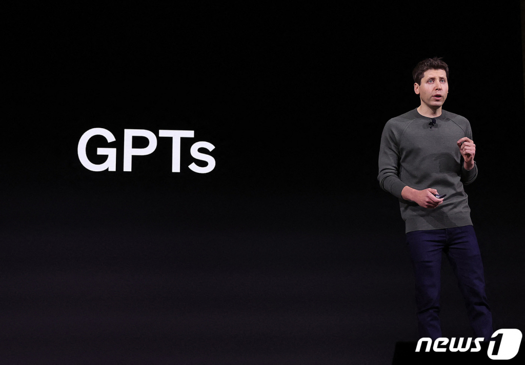 (샌프란시스코 AFP=뉴스1) 정지윤 기자 = 샘 올트먼 오픈 AI 전 최고경영자(CEO)가 6일(현지시간) 미국 캘리포니아주 샌프란시스코에서 열린 오픈 AI 개발자 컨퍼런스에서 발표하고 있다. 2023.11.06  ⓒ AFP=뉴스1  Copyright © 뉴스1. All rights reserved. 무단 전재 및 재배포,  AI학습 이용 금지.