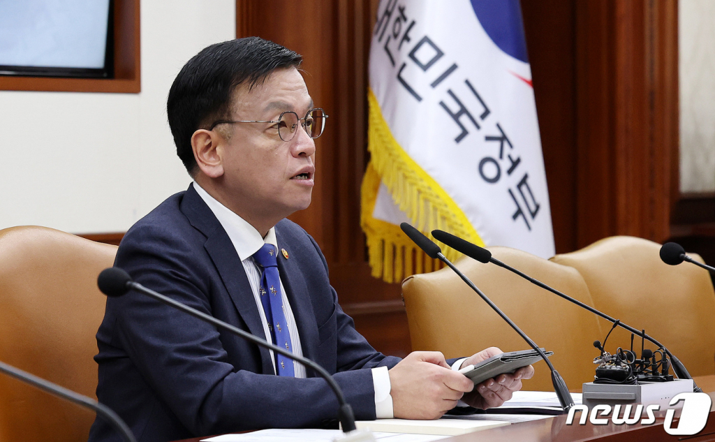 (서울=뉴스1) 박지혜 기자 = 최상목 경제부총리 겸 기획재정부 장관이 14일 오전 서울 종로구 정부서울청사에서 비상경제장관회의를 주재하고 있다. 2024.2.14/뉴스1 Copyright © 뉴스1. All rights reserved. 무단 전재 및 재배포, AI학습 이용 금지.