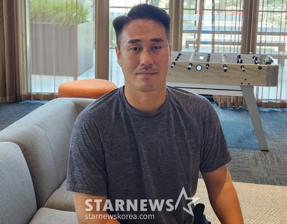 문동주 또한 호주 멜버른 전지훈련지에서 만나 류현진의 복귀에 대해 "엄청난 도움이 될 것이다. 보고 열심히 해도 많은 발전을 이룰 수 있을 것"이라고 기대감을 나타냈다./사진=안호근 기자