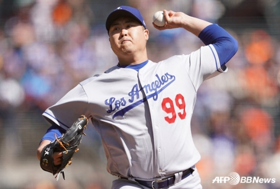 한화 시절 등판 경기에서 투구를 마치고 더그아웃으로 향하는 류현진.