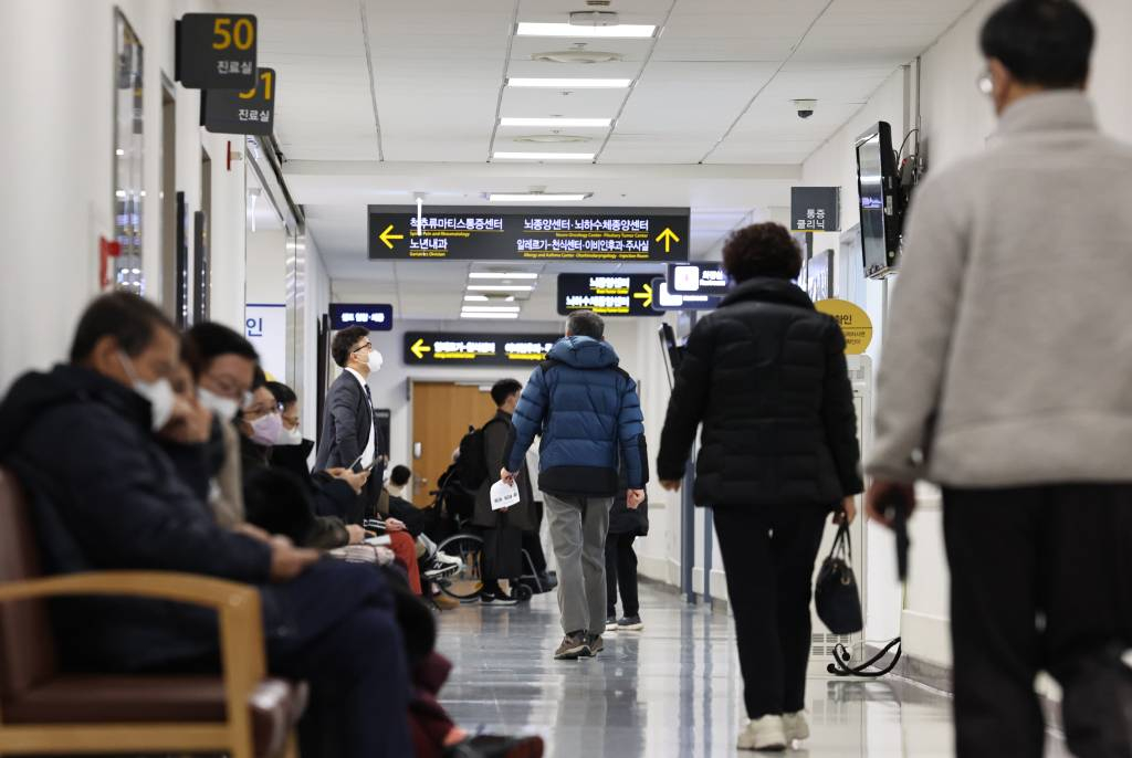 전공의 업무중단 3일 차인 22일 오후 서울 서대문구 세브란스병원이 분주한 모습을 보이고 있다. /사진= 뉴시스