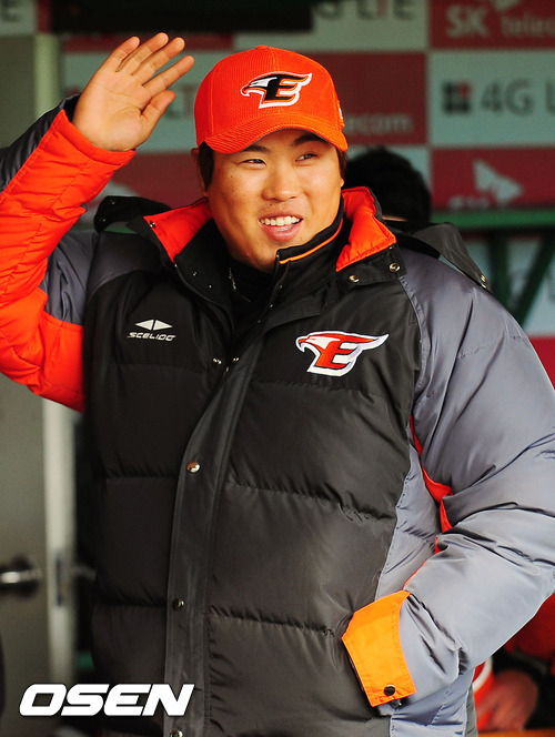 한화 이글스에서 활약하던 시절 류현진의 모습. 류현진은 한화 이글스 소속으로 2006년 프로 무대에 데뷔한 뒤 2012년까지 7시즌 동안 KBO 리그 무대를 누볐다.