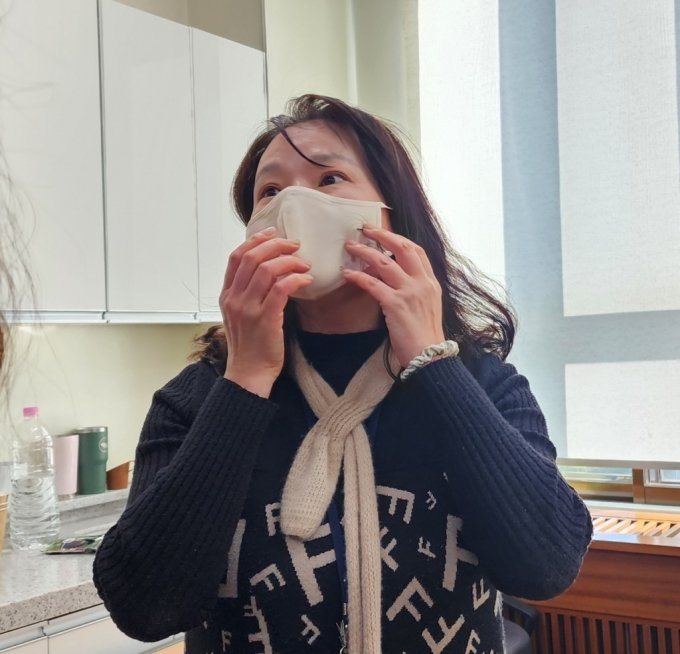 정진행(분당서울대병원 병리과 교수) 서울의대교수협의회 비상대책위원장이 26일 오전, 서울대 의과대학 행정관에서 전공의·의대생들과의 긴급회의 직후 기자들과 만나 소견을 이야기하고 있다. /사진=정심교 기자