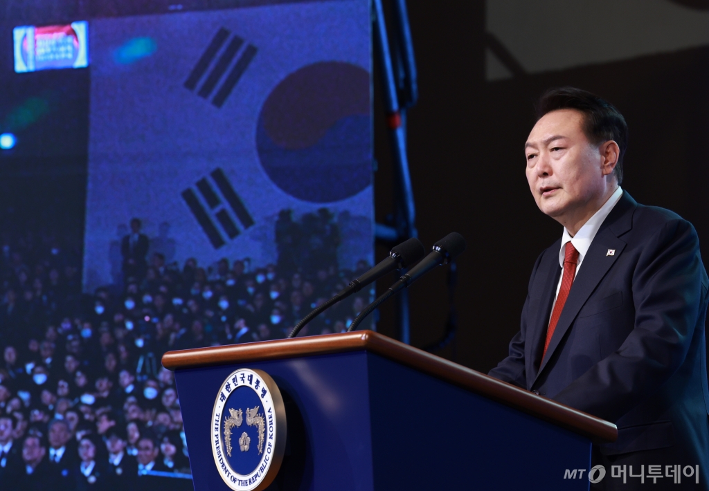 [서울=뉴시스] 전신 기자 = 윤석열 대통령이 1일 서울 중구 유관순기념관에서 열린 제105주년 3·1절 기념식에서 기념사를 하고 있다. (대통령실통신사진기자단) 2024.03.01. photo1006@newsis.com /사진=전신