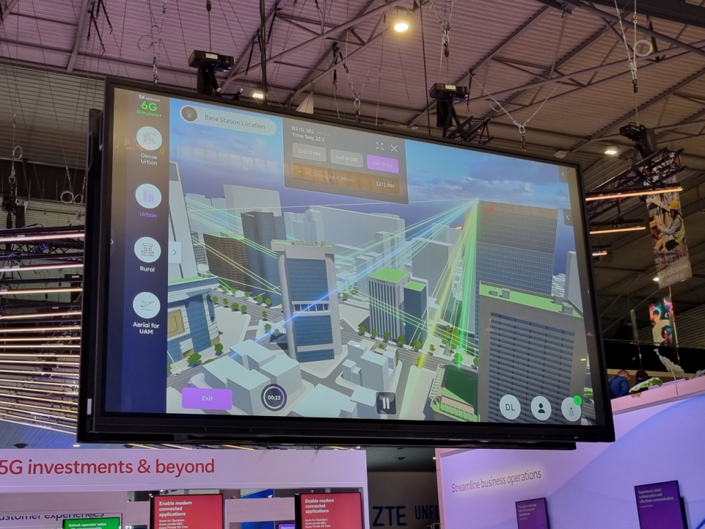 MWC 2024에서 AI(인공지능) 기반 6G 시뮬레이터를 전시한 SK텔레콤. /사진=배한님 기자
