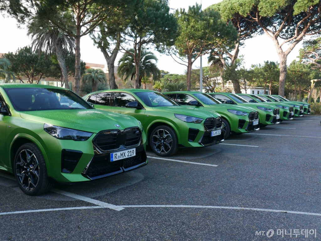 포르투갈 카스카이스에서 열린 BMW 뉴 X2·iX2 글로벌 미디어 출시행사에서 공개된 BMW X2 M35i xDrive. /카스카이스(포르투갈)=강주헌 기자