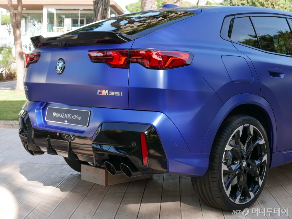 포르투갈 카스카이스에서 열린 BMW 뉴 X2·iX2 글로벌 미디어 출시행사에서 공개된 BMW X2 M35i xDrive. /카스카이스(포르투갈)=강주헌 기자