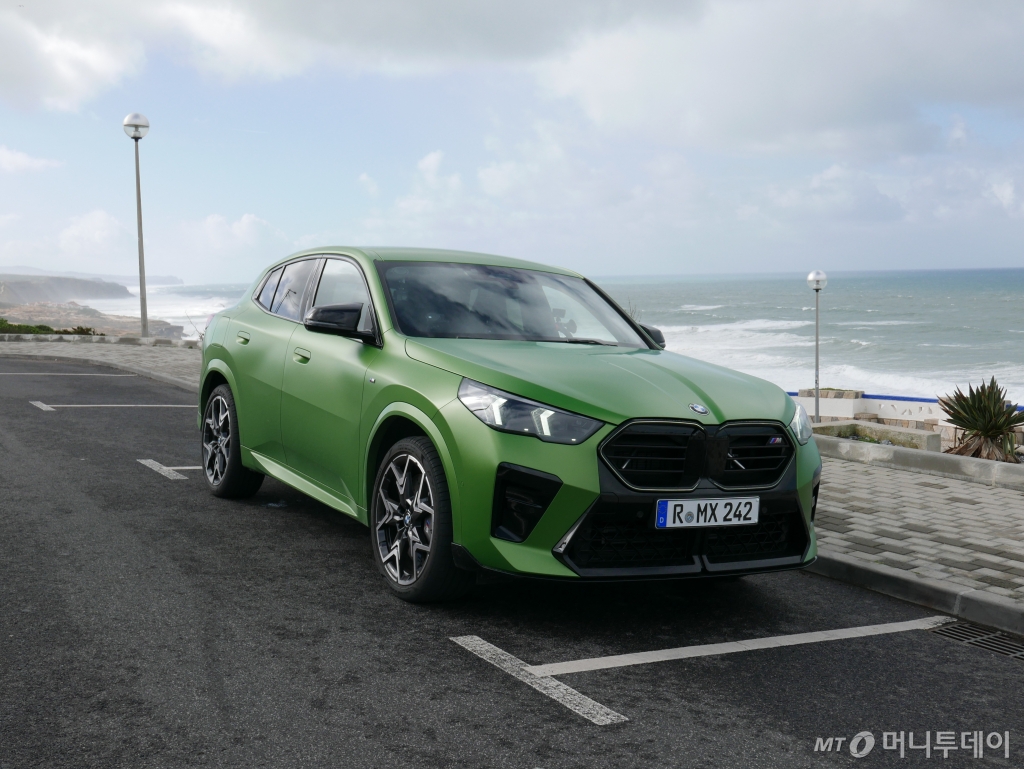 포르투갈 카스카이스에서 열린 BMW 뉴 X2·iX2 글로벌 미디어 출시행사에서 공개된 BMW X2 M35i xDrive. /카스카이스(포르투갈)=강주헌 기자