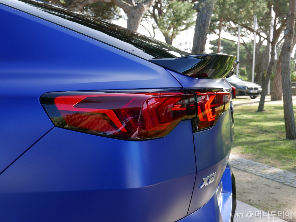 포르투갈 카스카이스에서 열린 BMW 뉴 X2·iX2 글로벌 미디어 출시행사에서 공개된 BMW X2 M35i xDrive. /카스카이스(포르투갈)=강주헌 기자