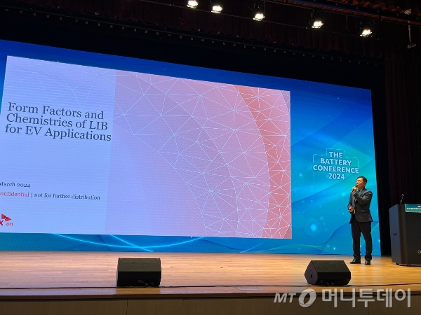 이존하 SK온 부사장이 7일 오전 서울 코엑스에서 열린 '더배터리 컨퍼런스'에서 기조연설을 하고 있다. /사진=이세연 기자