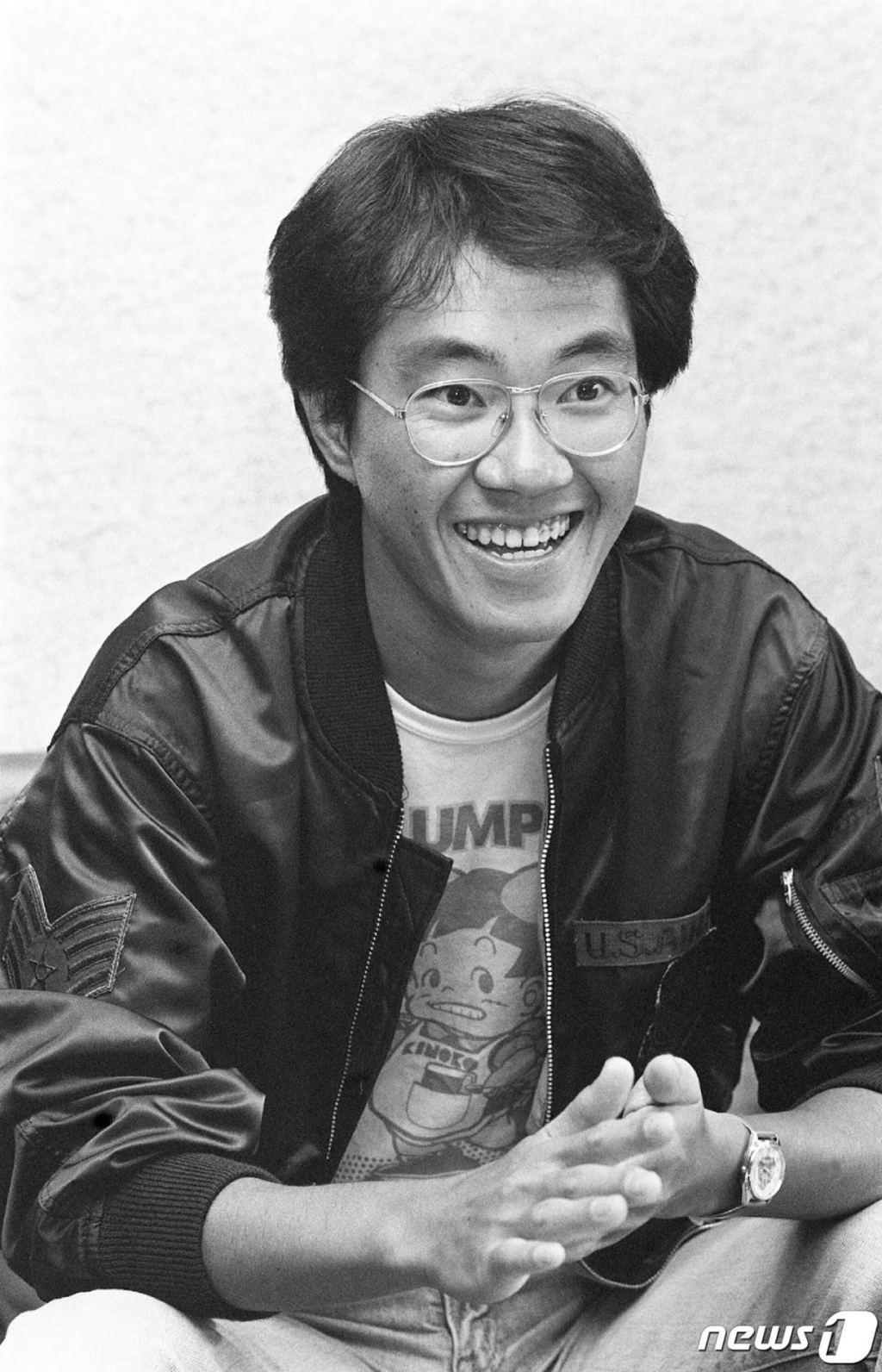 일본을 대표하는 만화가, 도리야마 아키라의 젊은 시절 모습. '드래곤볼'과 '닥터슬럼프'로 일본의 만화 문화를 세계에 알리는 주역이었다. 1982년 5월 촬영. © AFP=뉴스1 © News1 권진영 기자